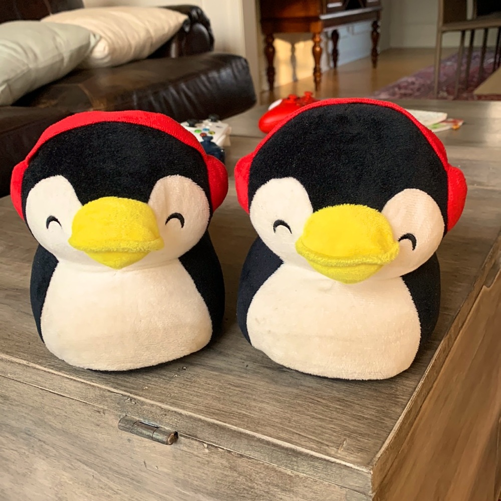 Snuggly Christmas penguin slippers! 🎄🎅